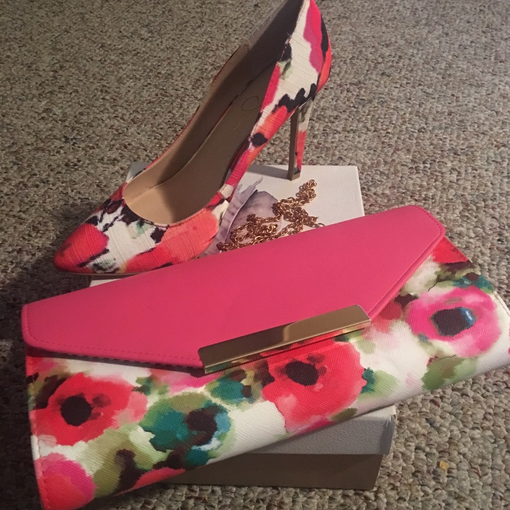 Floral pumps & clutch purse